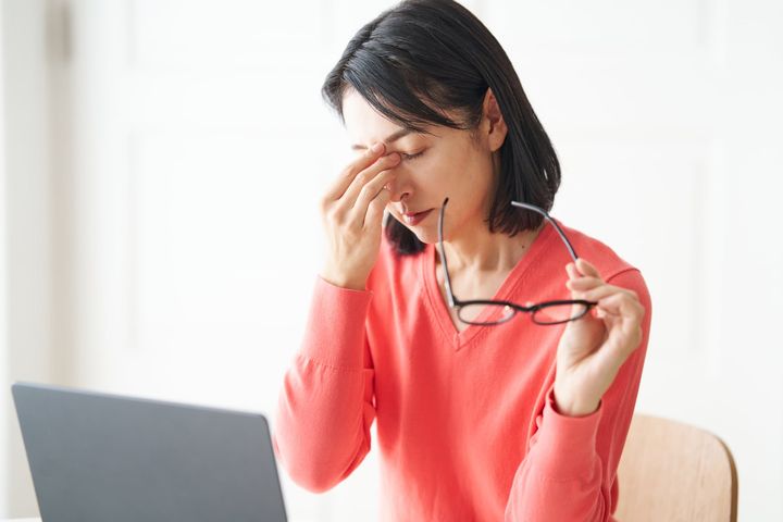 目がピクピクする原因は？（画像はイメージ）