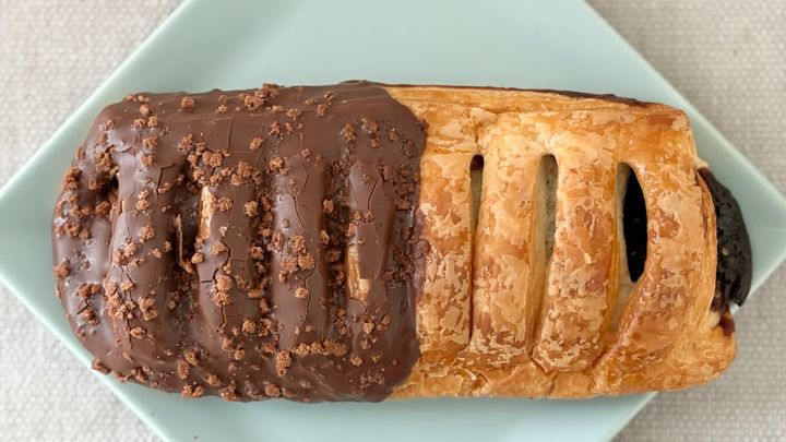 「思ったよりチョコ」「飲めるわこれ」【ファミマ】の濃厚パンの味は？