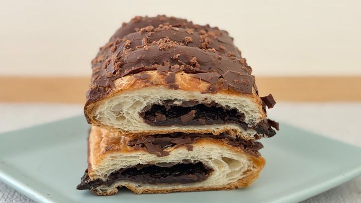 「思ったよりチョコ」「飲めるわこれ」【ファミマ】の濃厚パンの味は？