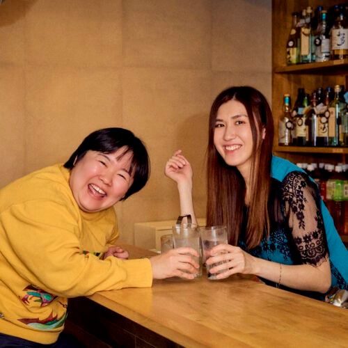 「自衛隊より朝が早い（笑）」超多忙なやす子が、大親友・薄幸の前でだけ見せる“ユンケル2本差し”のボロボロな素顔