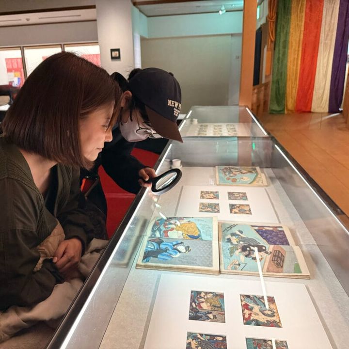 浦上満氏蔵の、手のひらサイズの春画「豆判春画」約300点も公開