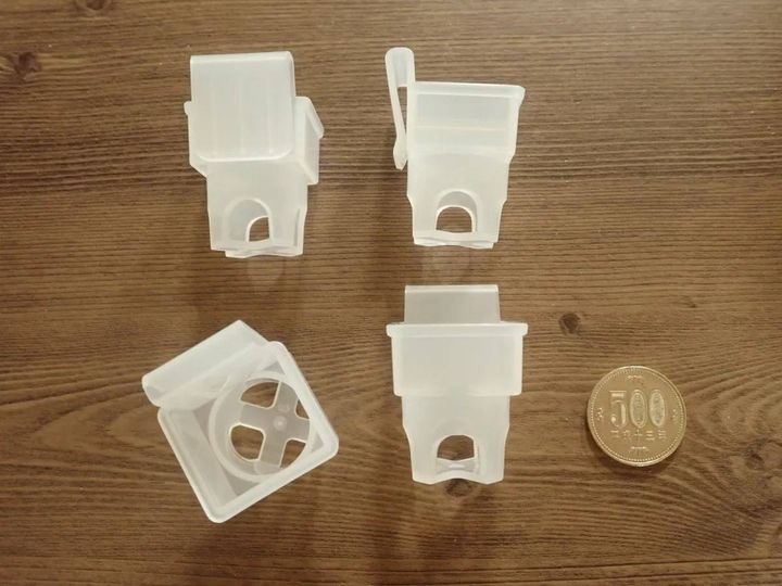 DAISO(ダイソー)：薬味チューブホルダー(4個)