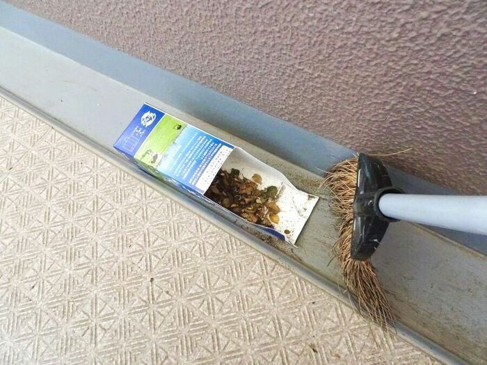 牛乳パックがベランダ掃除に超便利！！意外な場所にジャストフィット