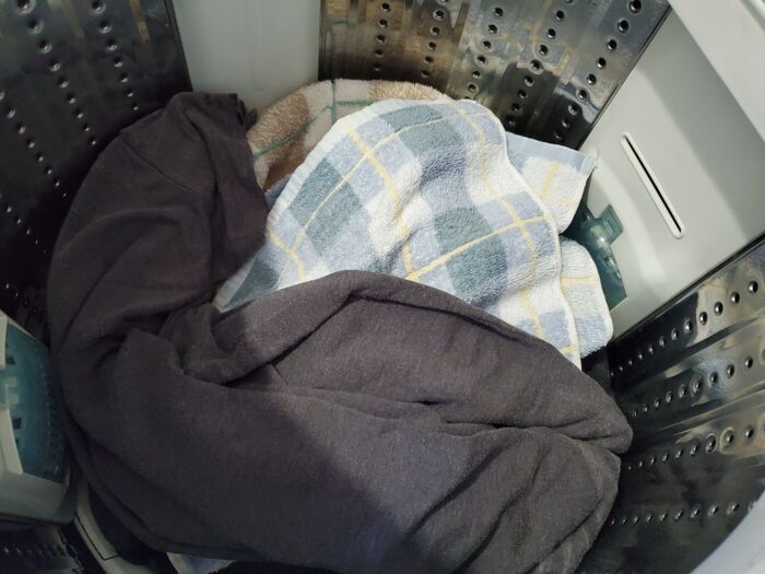 洗濯機に入れる前の30秒で変わる！洗濯物の絡みを防ぐ〈たった2つのコツ〉とは♪