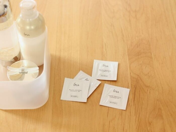 バラバラした化粧品サンプル