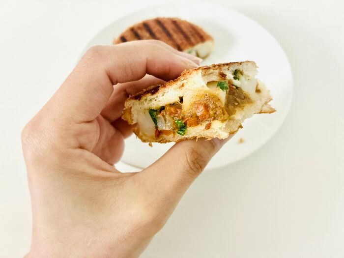 【絶対ウマい。】ヤマザキの『カレーパン』の至極の食べ方♡公式の驚きアレンジで→ザクッともち〜の新食感に！