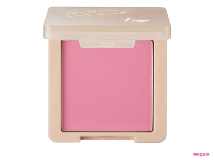 ヘア＆メイク 岡田知子さんが元宝塚歌劇団 舞空瞳さんをメイク b idol ふわほっぺチーク 02