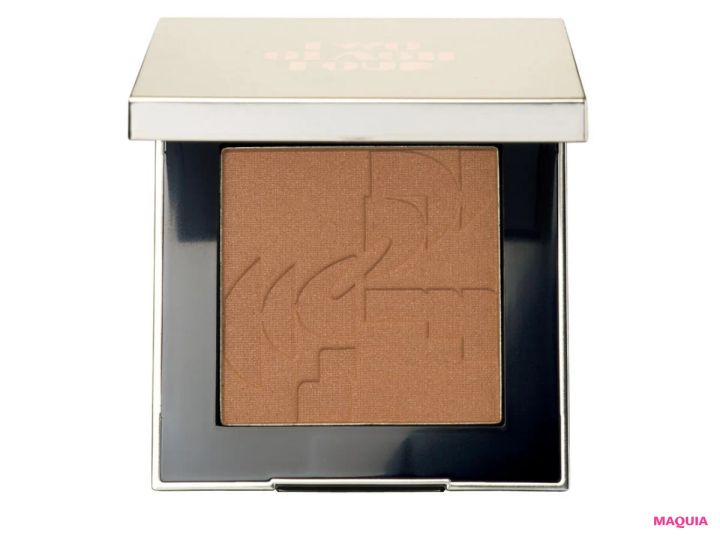 ヘア＆メイク 岡田知子さんが元宝塚歌劇団 舞空瞳さんをメイク TWO SLASH FOUR オールオーバーフェイス ブラッシュ 01