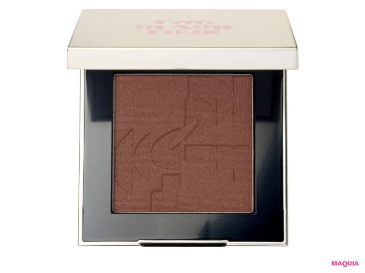 ヘア＆メイク 岡田知子さんが元宝塚歌劇団 舞空瞳さんをメイク TWO SLASH FOUR オールオーバーフェイス ブラッシュ 03