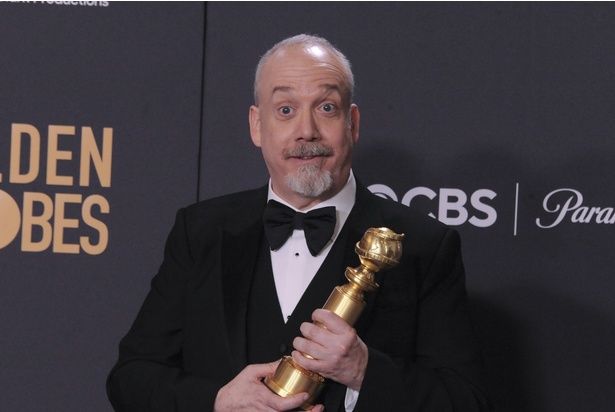 【写真を見る】『ホールドオーバーズ』でGG賞受賞のポール・ジアマッティに、“殺人秘密結社”の魔の手が迫る!? [c]Everett Collection/AFLO