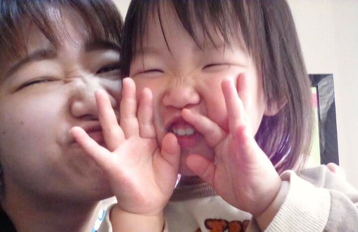 【写真・画像】「彼の暴力で骨折。起き上がれない私に幼い娘が…」15歳で出産した学生シンママ、壮絶な離婚経験を告白「警察に保護されて」 1枚目