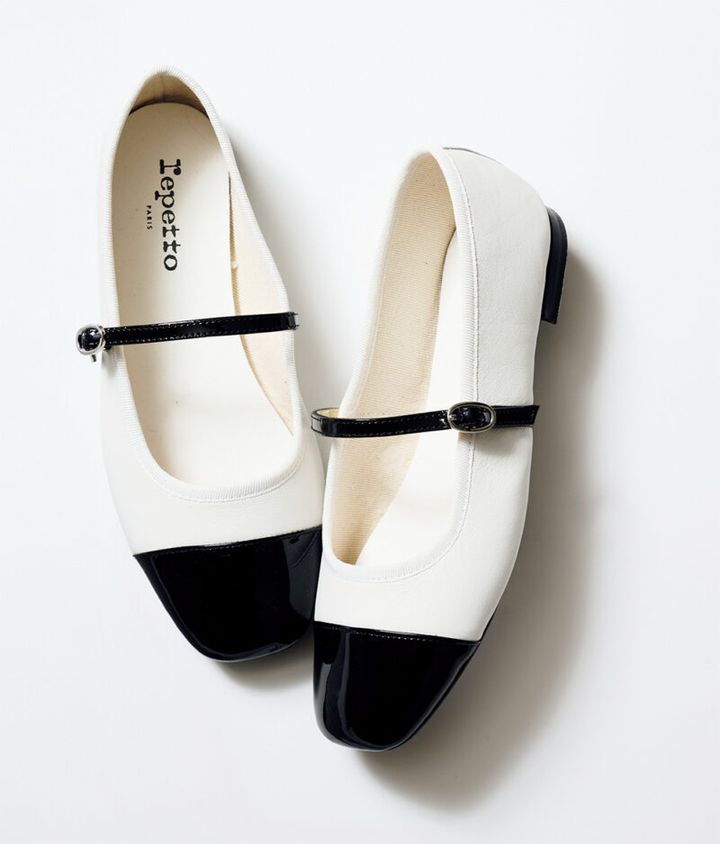 黒白配色の異素材デザインがほどよくシャープ。 ￥80,300 ／レペット（ルック ブティック事業部）