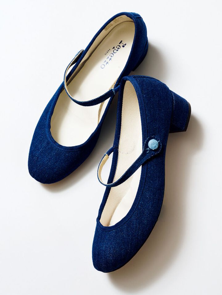 濃色インディゴデニムに水色ボタンが好アクセント。 ￥66,000／マディソンブルー