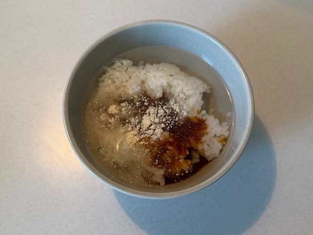 材料を入れた耐熱皿