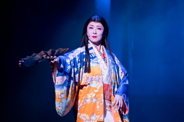 織田軍の勇ましい男たちの中で、ひと際美しい濃姫役の城月れいさん。