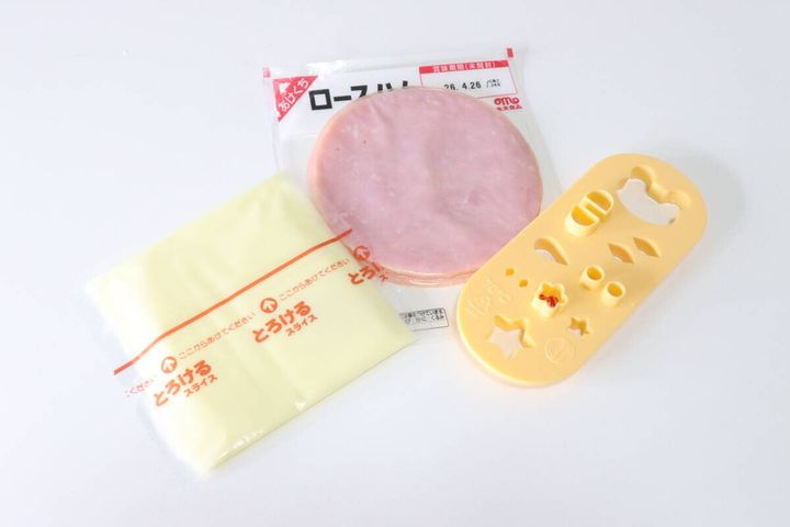 ダイソーの型抜きプレート くまはハムやチーズを可愛くカットできる
