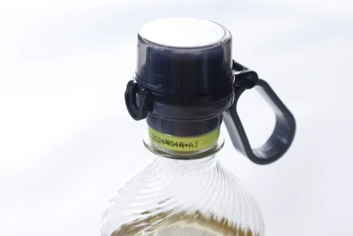 ダイソー ペットボトルキャップ（水滴防止カバー付）