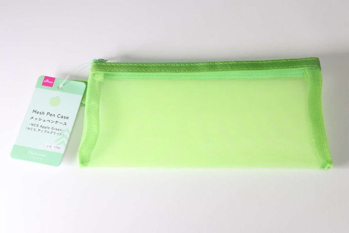 ダイソーのメッシュペンケース（NCS、アップルグリーン）のパッケージ