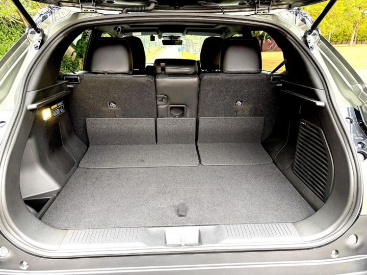 【試乗レビュー①基本編】スズキ eビターラはEVの常識を変える？どんなクルマなのか