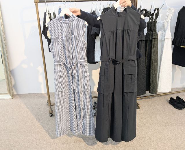 GU×rokhのAラインロングワンピースの表側