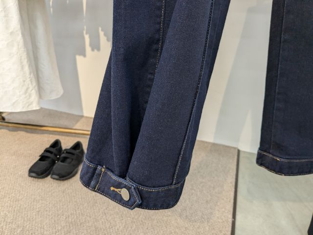 バルーンパンツの裾部分