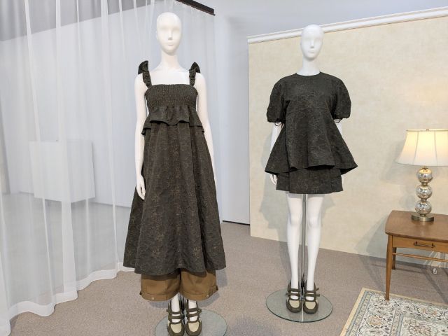 GU×rokh服を着用したマネキン