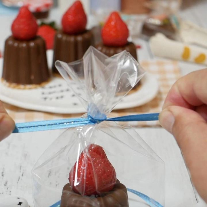 いちごのチョコカヌレラッピング手順07