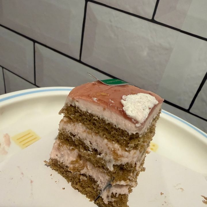 切り分けたケーキの写真