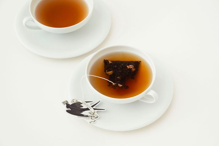 「メッセンジャーバードのTEABAG 個包装×2個セット」をカップに淹れた状態