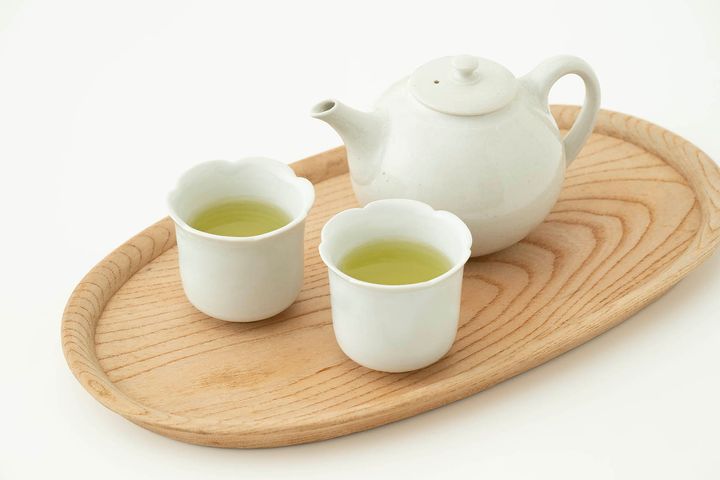 「TEA BAG STRAIGHT 煎茶」を湯呑みに淹れた状態