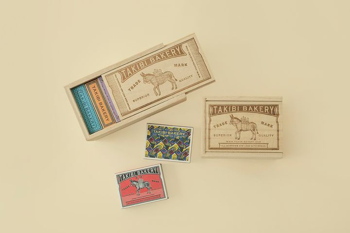 「旅する紅茶の木箱入り7個セット」、木箱、「旅する紅茶」シリーズのパッケージ