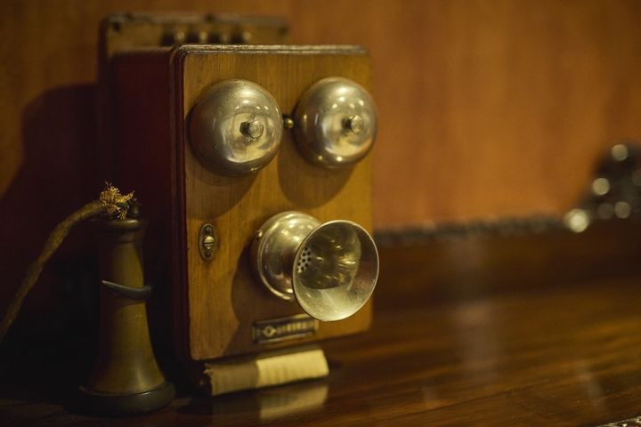 デルビル磁石式壁掛電話機