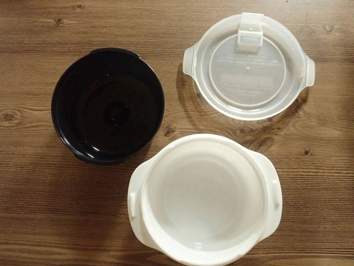 DAISO(ダイソー)：冷凍保存容器(ごはん一膳、二重構造)