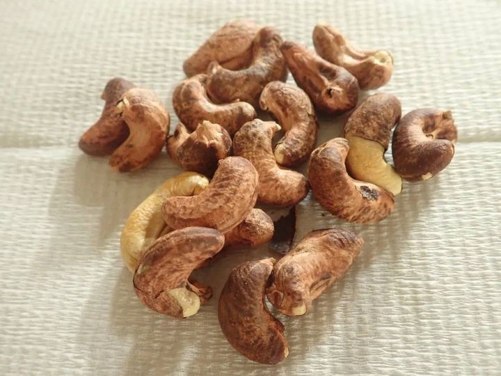 DAISO(ダイソー)：フォスター 食塩無添加皮付きカシューナッツ 30g