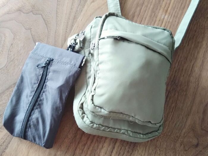 春のお出かけに♡ダイソー220円なら即ゲット！片手でパカッと開いてポイ〈多機能ポーチ〉に注目