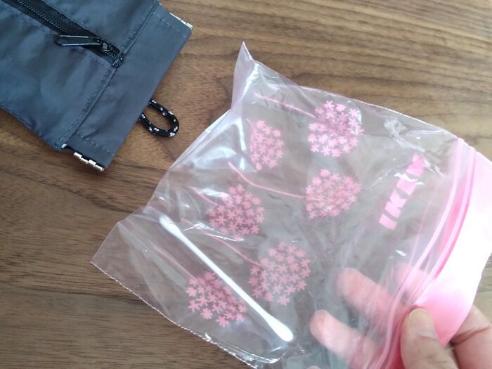 春のお出かけに♡ダイソー220円なら即ゲット！片手でパカッと開いてポイ〈多機能ポーチ〉に注目