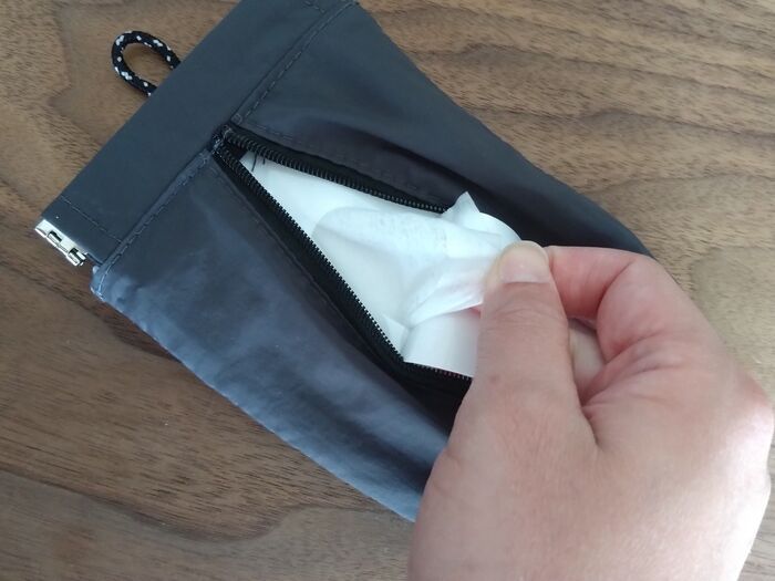 春のお出かけに♡ダイソー220円なら即ゲット！片手でパカッと開いてポイ〈多機能ポーチ〉に注目