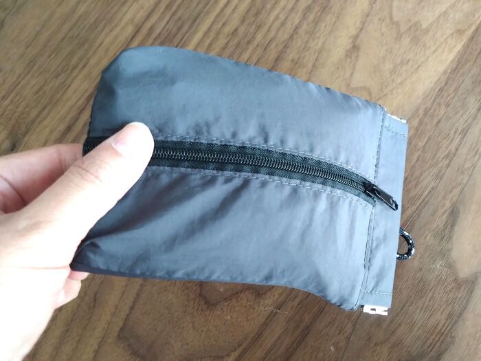 春のお出かけに♡ダイソー220円なら即ゲット！片手でパカッと開いてポイ〈多機能ポーチ〉に注目