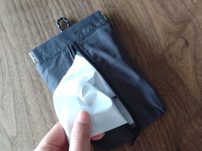 春のお出かけに♡ダイソー220円なら即ゲット！片手でパカッと開いてポイ〈多機能ポーチ〉に注目