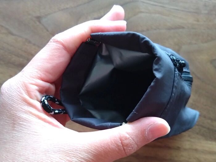 春のお出かけに♡ダイソー220円なら即ゲット！片手でパカッと開いてポイ〈多機能ポーチ〉に注目