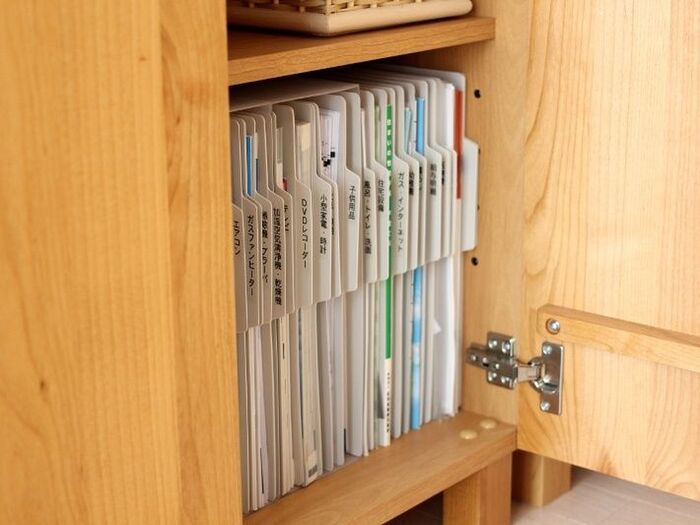 ファイルボックスを棚に並べる