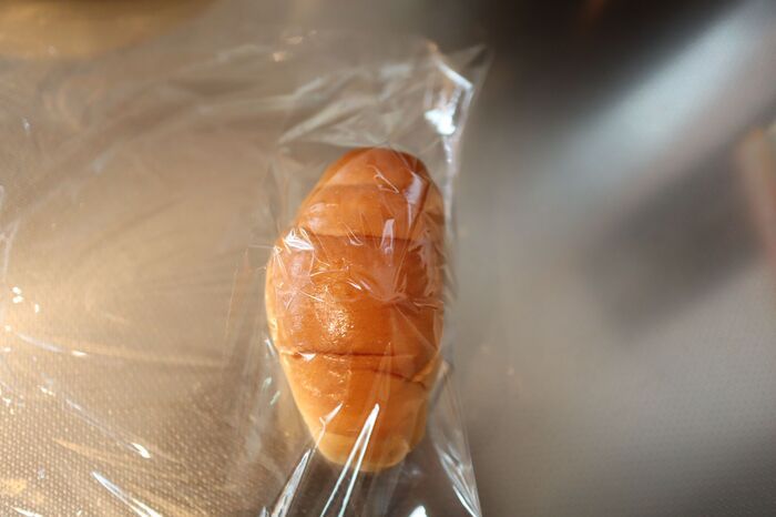 『ロールパン』を冷凍した結果▶まるでお店で買ったような仕上がりに！？グンと見た目が良くなる秘密のひと手間♡