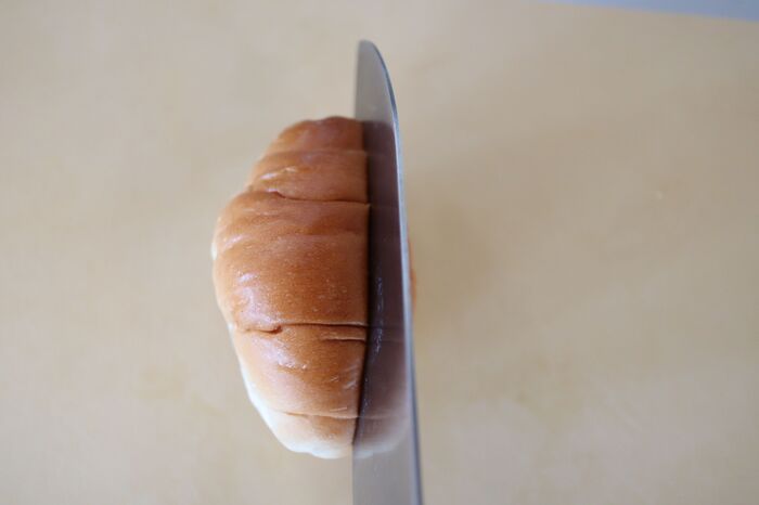 『ロールパン』を冷凍した結果▶まるでお店で買ったような仕上がりに！？グンと見た目が良くなる秘密のひと手間♡