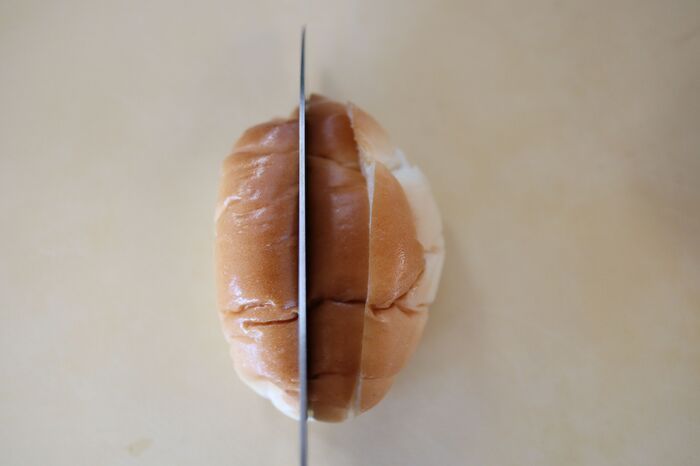 『ロールパン』を冷凍した結果▶まるでお店で買ったような仕上がりに！？グンと見た目が良くなる秘密のひと手間♡