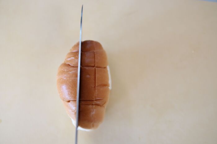 『ロールパン』を冷凍した結果▶まるでお店で買ったような仕上がりに！？グンと見た目が良くなる秘密のひと手間♡