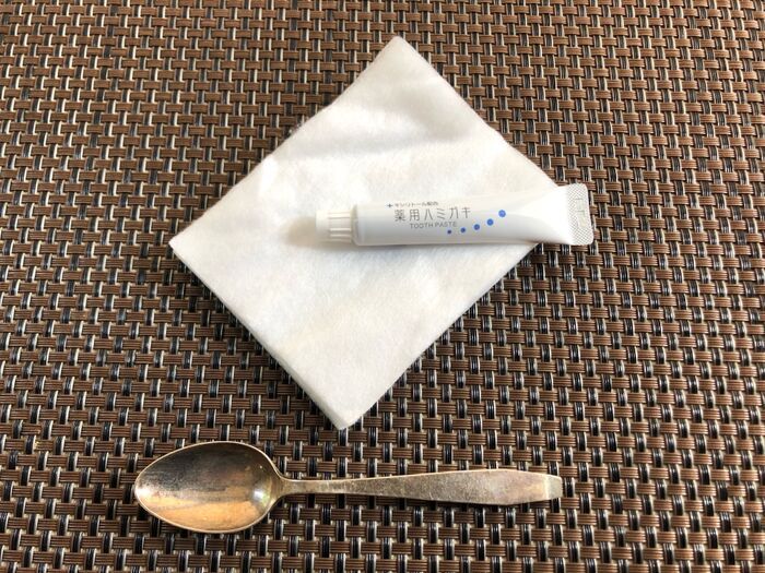 『くすんだスプーン』がピカピカに大復活♡歯磨き粉vs口紅！？シルバーの黒ずみ落とし選手権の結果は…