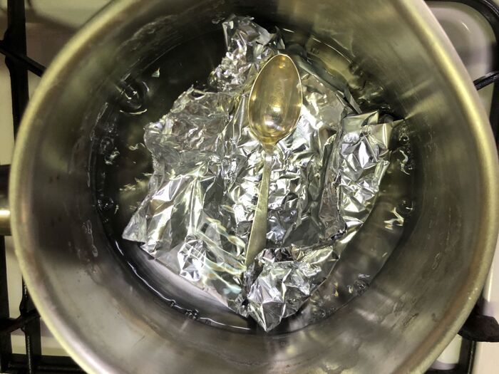 『くすんだスプーン』がピカピカに大復活♡歯磨き粉vs口紅！？シルバーの黒ずみ落とし選手権の結果は…