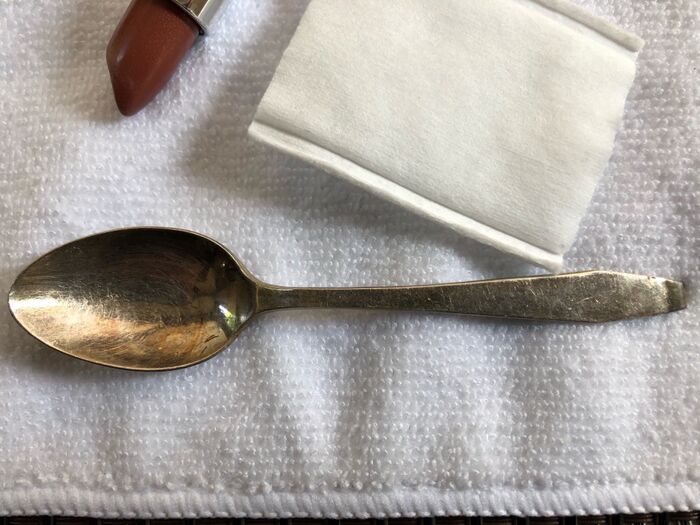 『くすんだスプーン』がピカピカに大復活♡歯磨き粉vs口紅！？シルバーの黒ずみ落とし選手権の結果は…