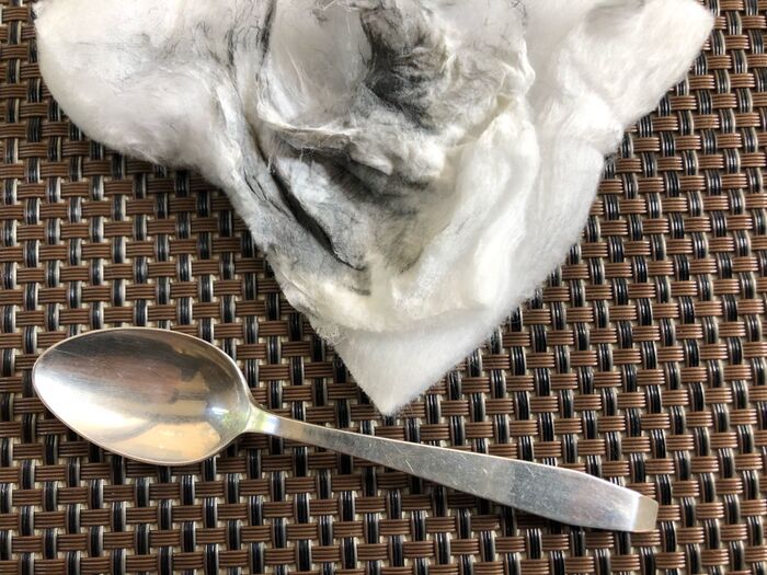 『くすんだスプーン』がピカピカに大復活♡歯磨き粉vs口紅！？シルバーの黒ずみ落とし選手権の結果は…