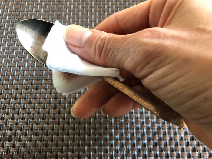 『くすんだスプーン』がピカピカに大復活♡歯磨き粉vs口紅！？シルバーの黒ずみ落とし選手権の結果は…